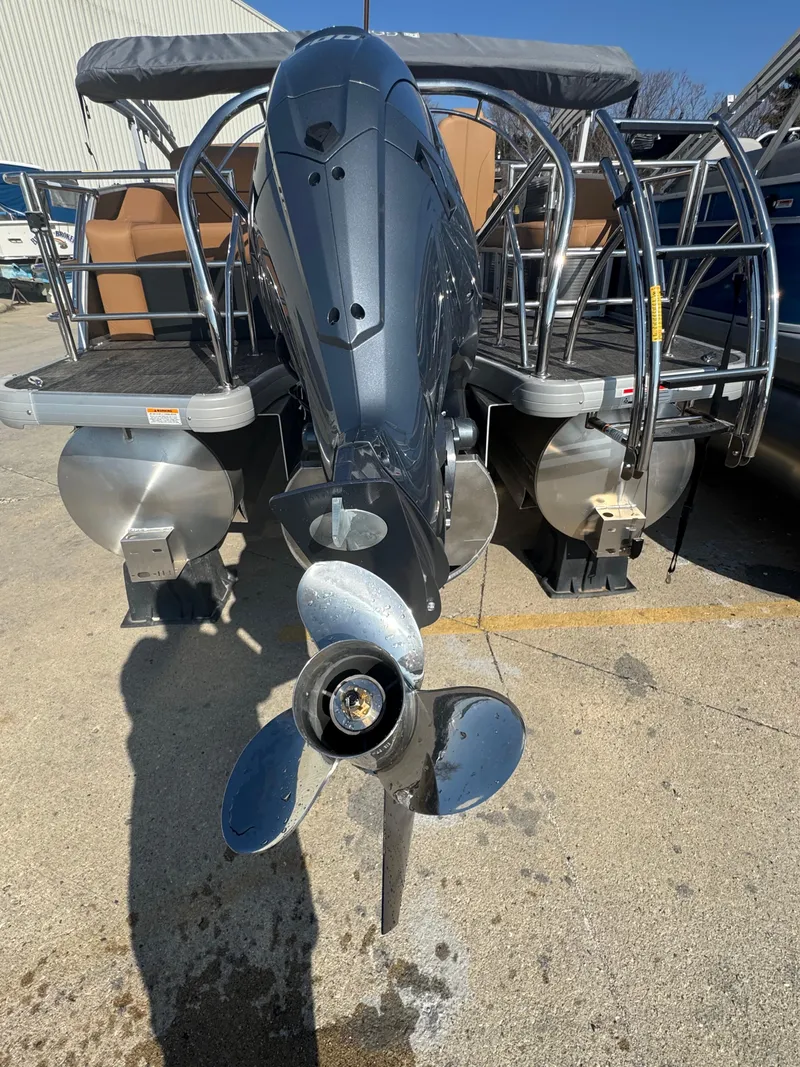 Slide: The Image of Monaco 235SFL 2025 - 18