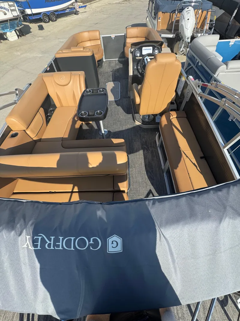 Slide: The Image of Monaco 235SFL 2025 - 21