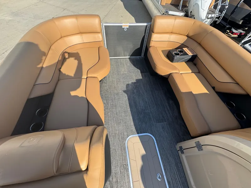 Slide: The Image of Monaco 235SFL 2025 - 27