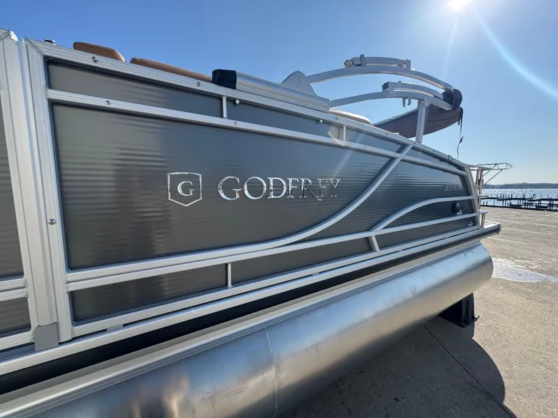 Slide: The Image of Monaco 235SFL 2025 - 3