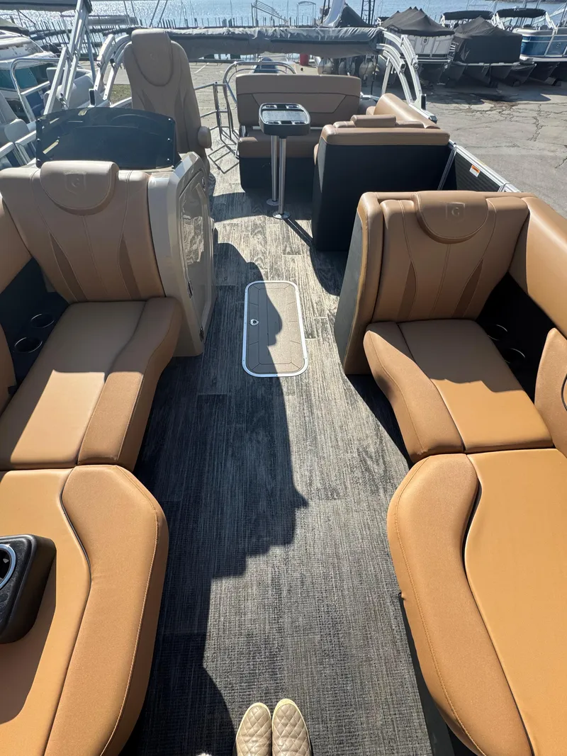 Slide: The Image of Monaco 235SFL 2025 - 7