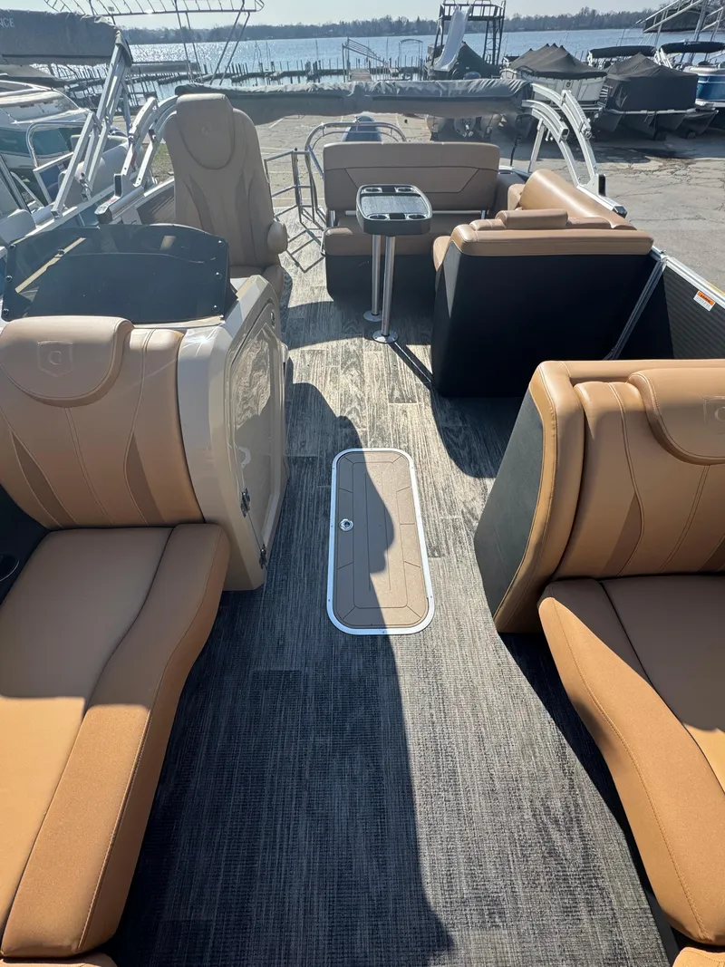 Slide: The Image of Monaco 235SFL 2025 - 8