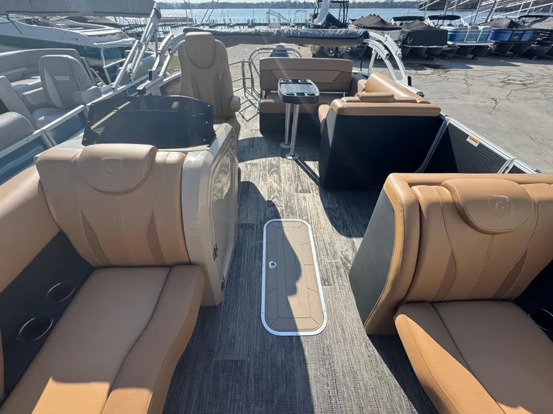 Slide: The Image of Monaco 235SFL 2025 - 9