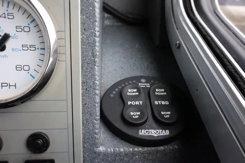 Slide: The Image of Control panel of a 2015 Duckworth 26 Offshore boat with Lectrotab trim tab switches. - 43