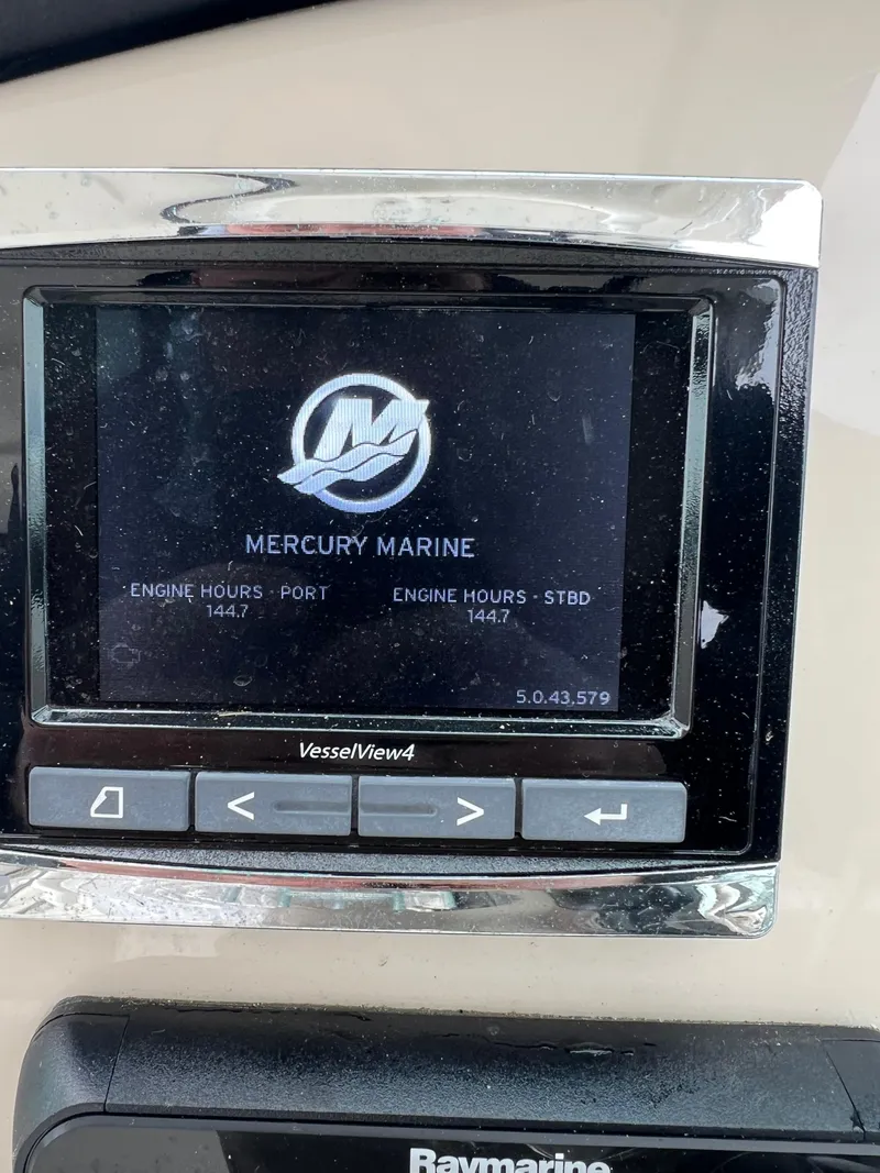Slide: The Image of Mercury Marine display on 2018 Boston Whaler 270 Vantage, showing engine hours. - 20