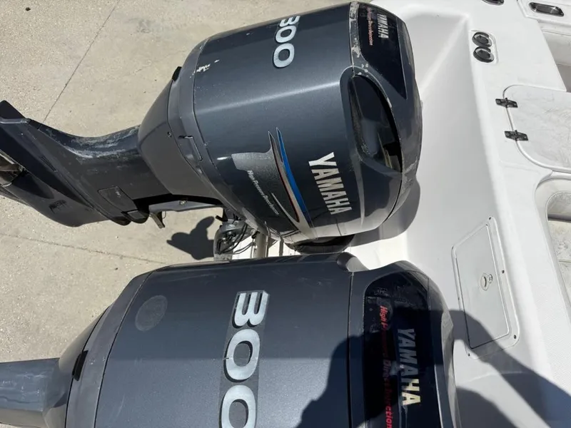 Slide: The Image of Twin Yamaha 300 outboard motors on a 2000 Pro-Line 27 Walk boat. - 18