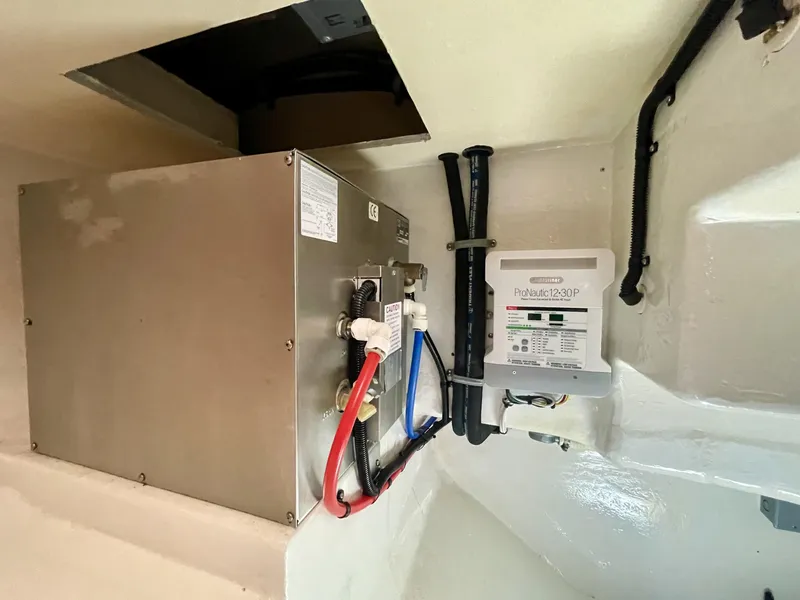 Slide: The Image of Cabo 40 Flybridge 2006 - 107