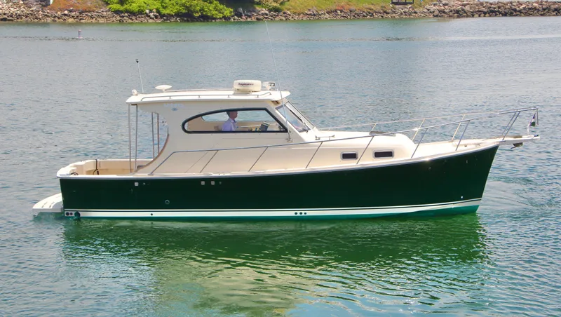 The Image of 2006 Mainship Pilot 30-II Sedan boat on calm water. - 0