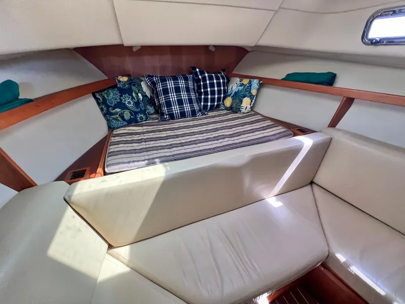 Slide: The Image of 2006 Mainship Pilot 30-II Sedan cabin with cozy bed and decorative pillows. - 21