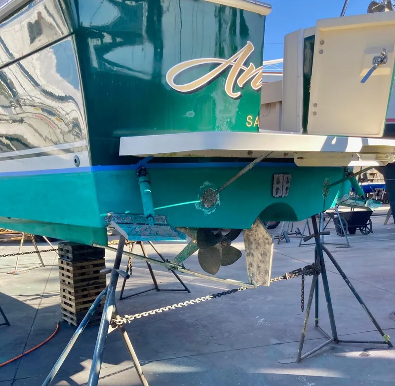 Slide: The Image of 2006 Mainship Pilot 30-II Sedan boat on stands, showing propeller and hull details. - 32