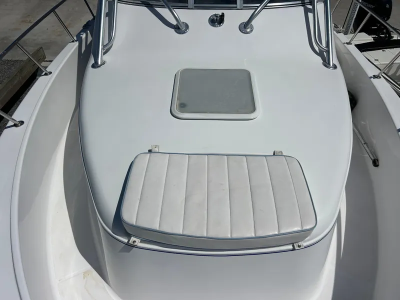 Slide: The Image of 1999 Pro-Line 2950 WALK boat deck with cushioned seating and hatch. - 11