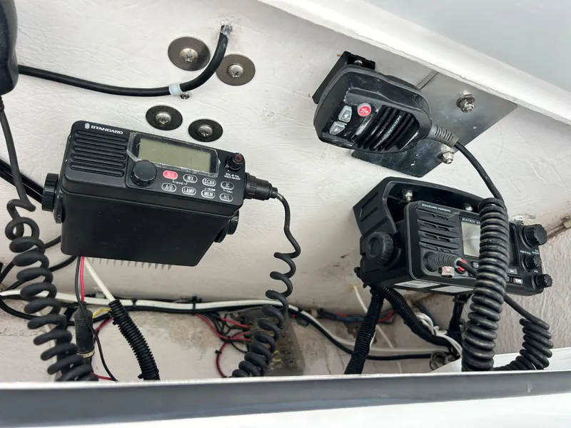 Slide: The Image of Communication equipment inside a 1999 Pro-Line 2950 WALK boat. - 17