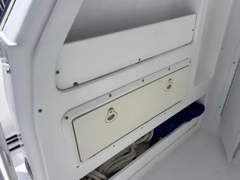 Slide: The Image of Storage compartment on a 1999 Pro-Line 2950 WALK boat with ropes inside. - 22