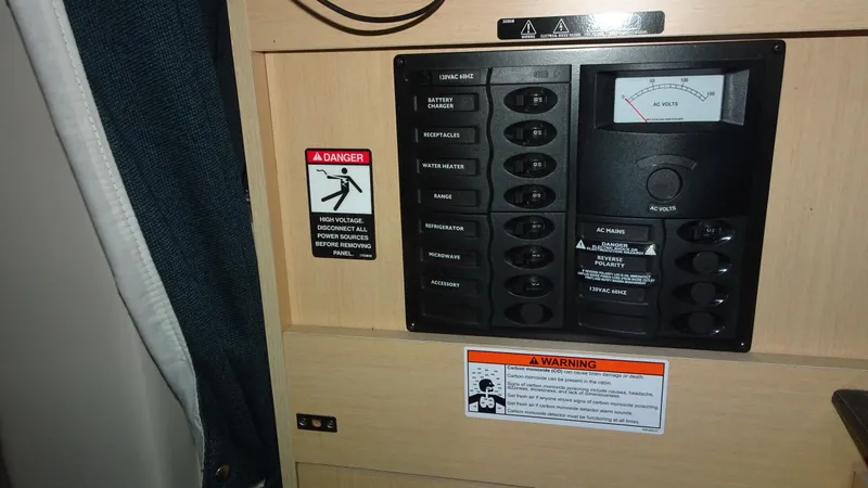 Slide: The Image of Bayliner 255 2011 - 25