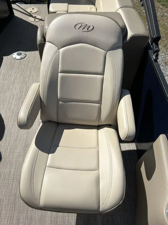 Slide: The Image of 2022 Manitou 21 Aurora LE RF VP II boat seat, beige leather, armrests, embroidered logo. - 5