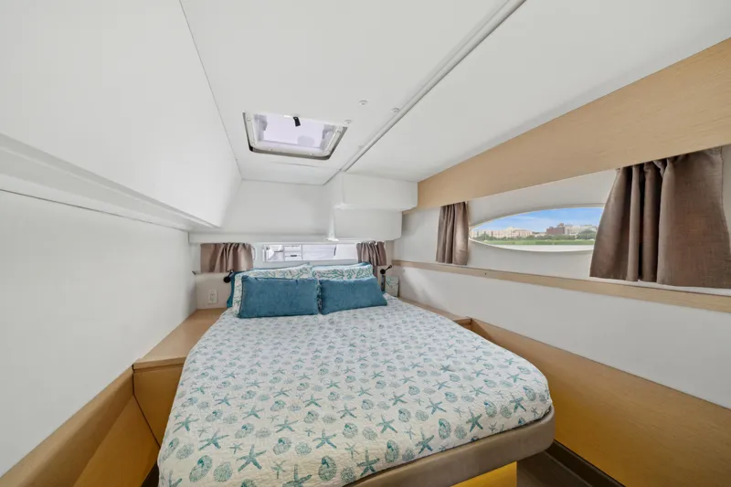 Slide: The Image of Fast Passage Helia 44 2014 - 60