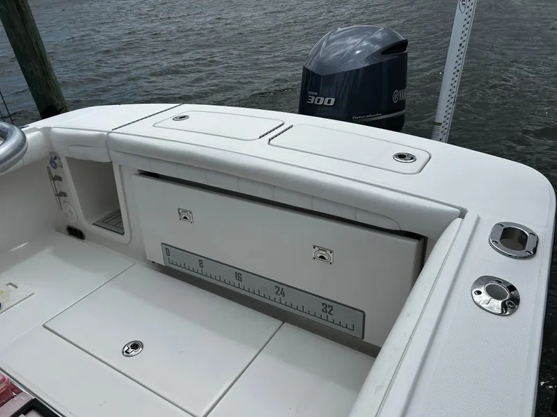 Slide: The Image of 2018 Regulator 23 Forward Seating boat with Yamaha 300 engine, featuring spacious deck and storage. - 10