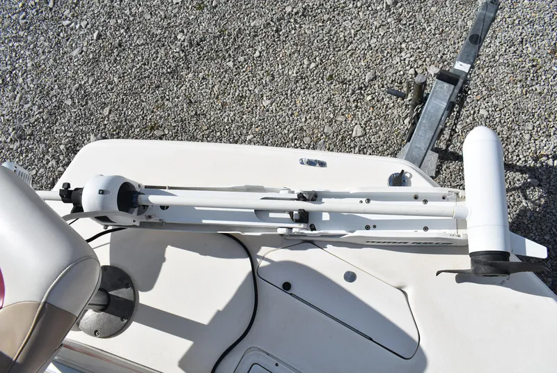 Slide: The Image of 2006 Hurricane FunDeck 228 RE boat deck with mounted trolling motor. - 14