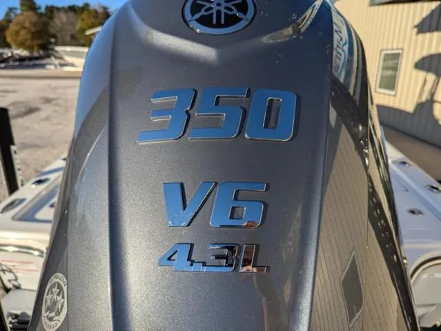 Slide: The Image of Yamaha 350 V6 4.3L engine on 2025 Pathfinder 2500 Hybrid boat. - 7