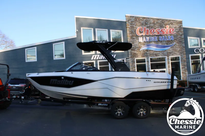 Slide: The Image of Malibu Wakesetter 22 LSV 2024 - 2