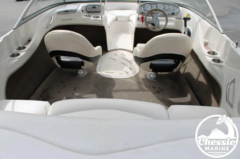 Slide: The Image of Interior of a 2007 Tahoe Q6 boat with white seating and dashboard. - 10