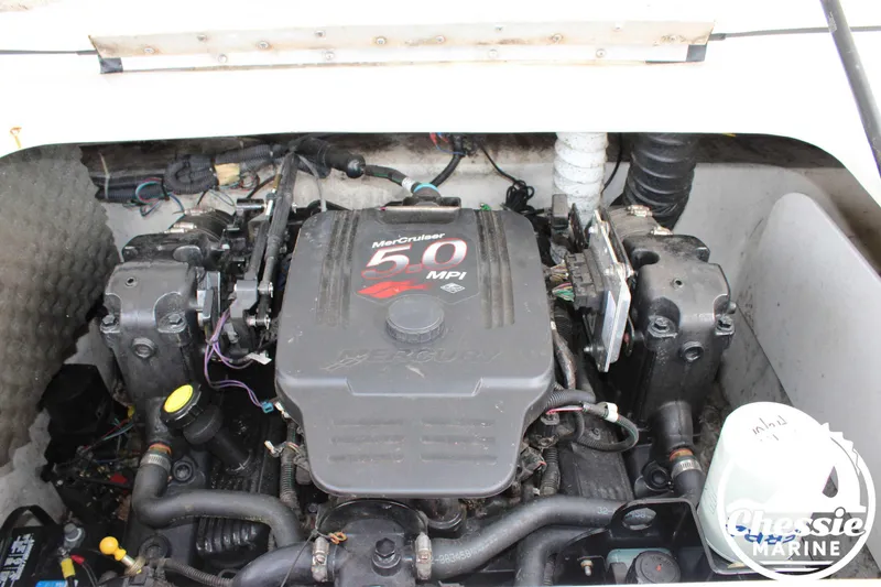 Slide: The Image of 2007 Tahoe Q6 boat engine, MerCruiser 5.0 MPI, detailed view. - 16