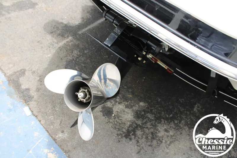 Slide: The Image of 2007 Tahoe Q6 boat propeller and stern, Chessie Marine logo visible. - 7