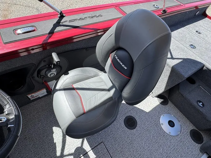 Slide: The Image of 2024 Tracker Targa™ V-18 Combo boat seat with gray upholstery and red accents. - 26