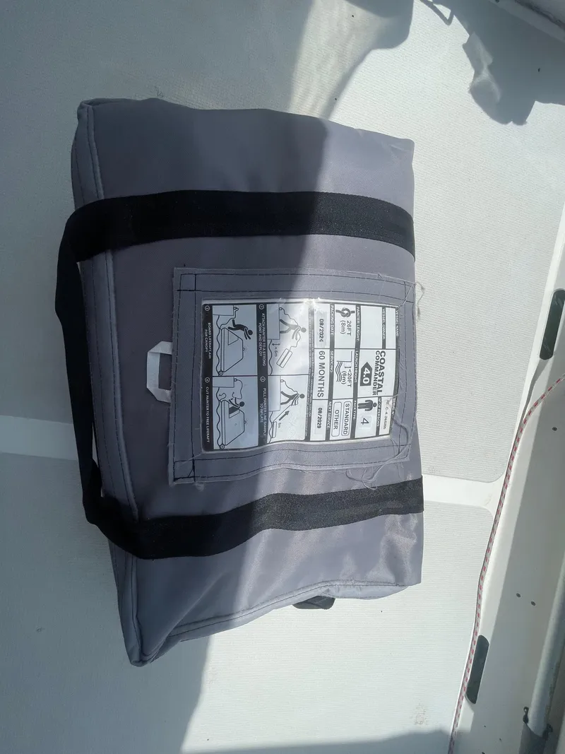 Slide: The Image of Gray bag with black straps on a Seawind 1000 boat, featuring instructional diagrams. - 46