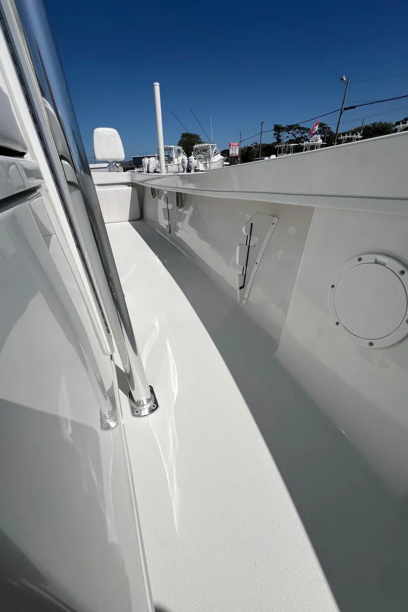 Slide: The Image of Pair Customs 21 Center Console MV 2024 - 20