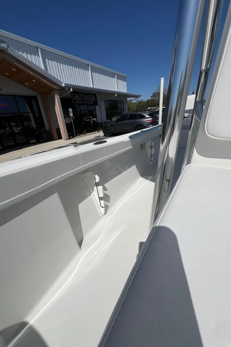 Slide: The Image of Pair Customs 21 Center Console MV 2024 - 21