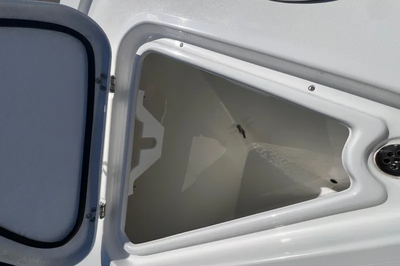 Slide: The Image of Pair Customs 21 Center Console MV 2024 - 30