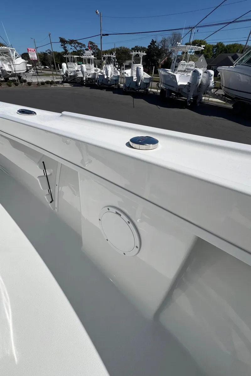 Slide: The Image of Pair Customs 21 Center Console MV 2024 - 31