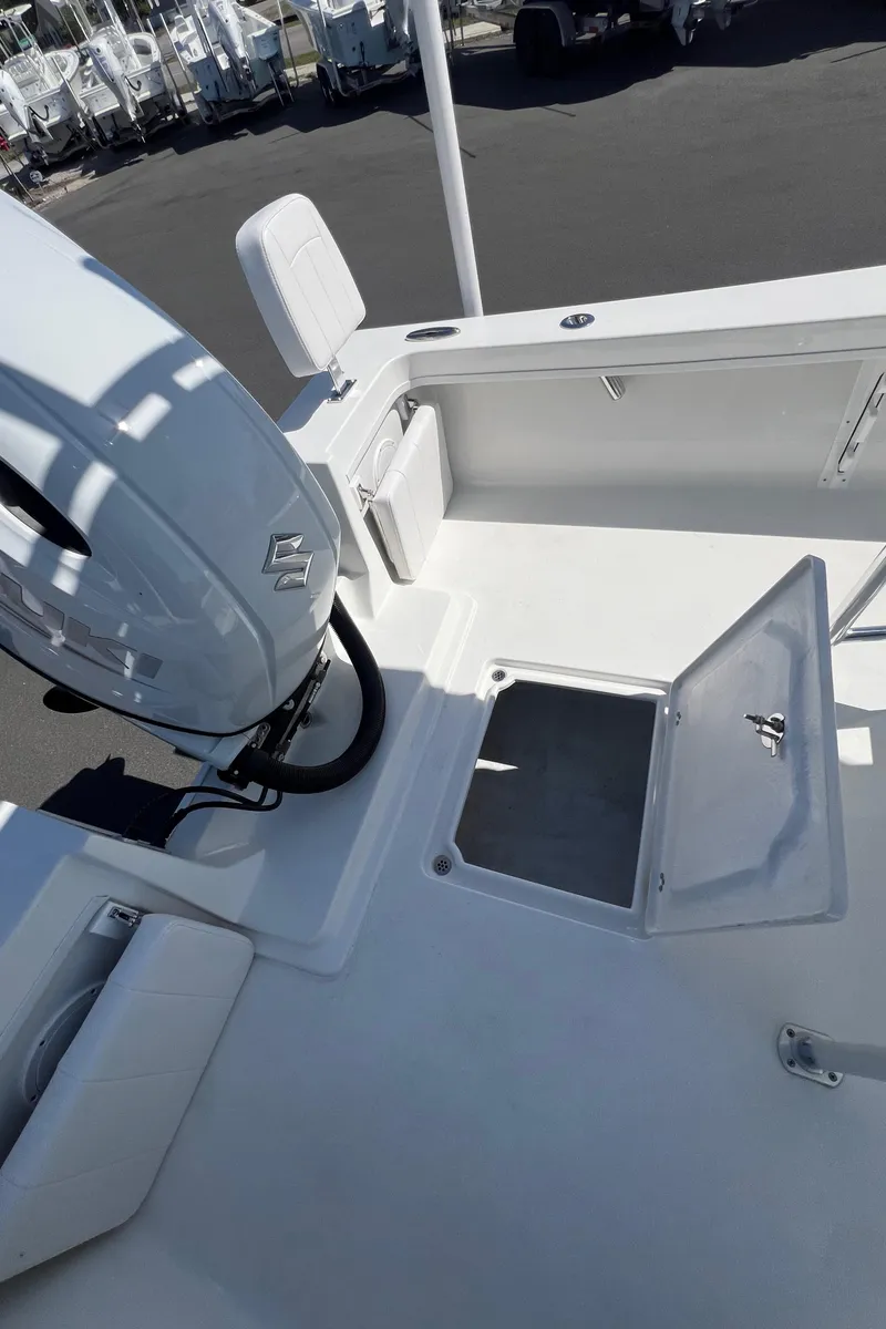 Slide: The Image of Pair Customs 21 Center Console MV 2024 - 40