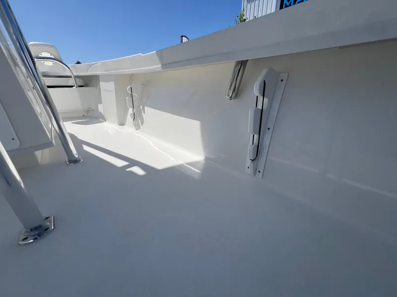 Slide: The Image of Pair Customs 21 Center Console MV 2024 - 9