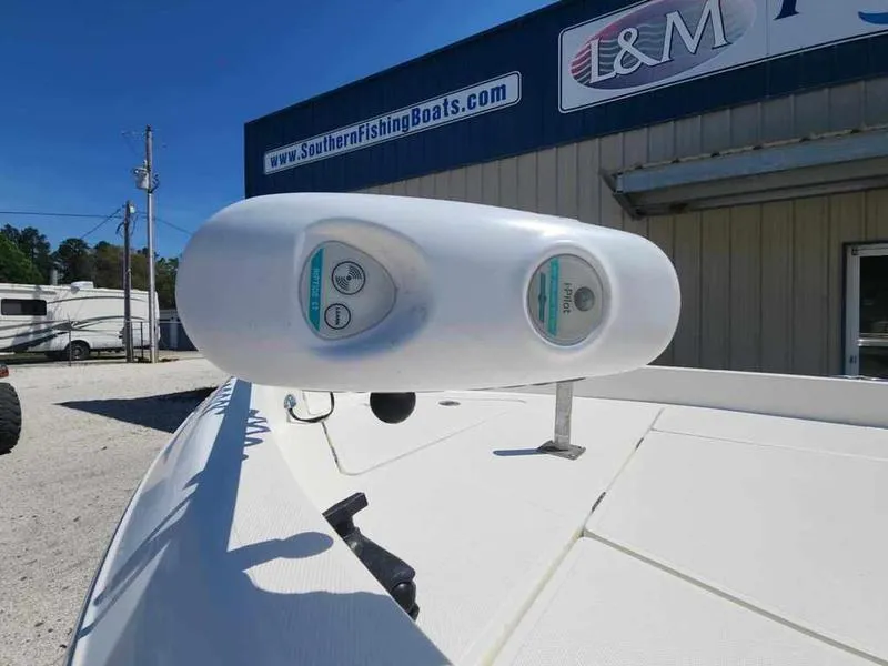 Slide: The Image of 2014 Skeeter SX2250 boat detail at Southern Fishing Boats dealership. - 13