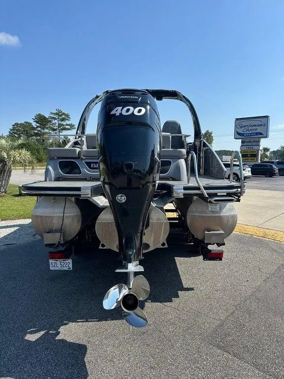 Slide: The Image of 2021 Bennington 25 RXSB pontoon boat with powerful 400 HP outboard motor. - 16