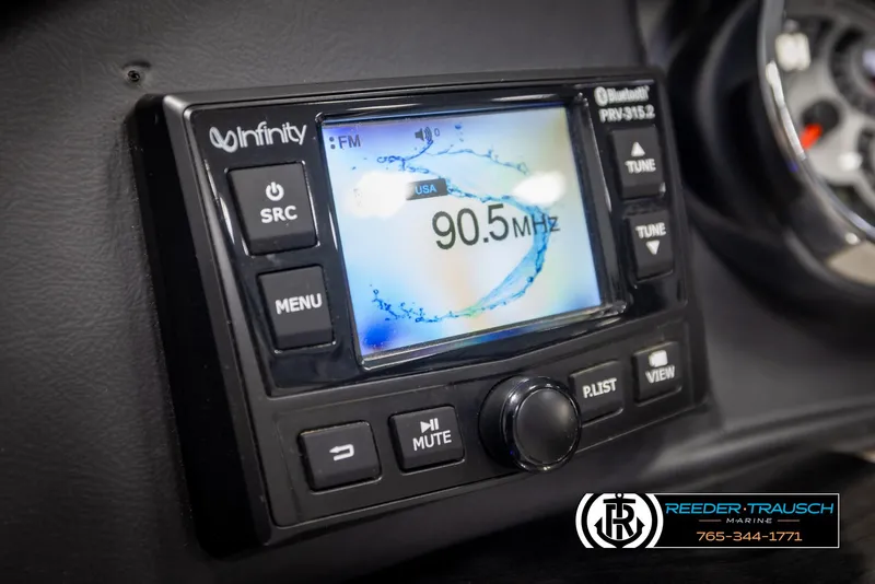 Slide: The Image of Infinity stereo system in Avalon 2385 CAT EL, displaying 90.5 MHz FM frequency. - 28