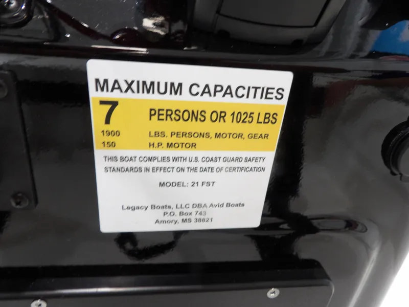 Slide: The Image of Avid 21FST boat capacity label, 2025 model, 7 persons or 1025 lbs maximum. - 23