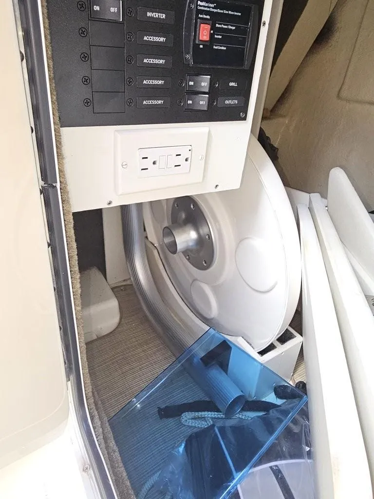 Slide: The Image of 2018 Sea Ray SDX 290 Outboard interior panel and storage compartment. - 10