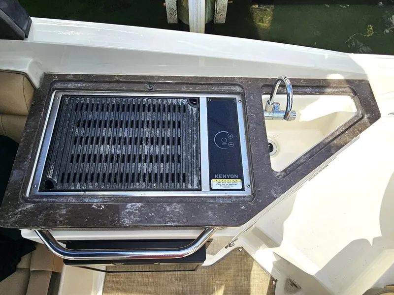 Slide: The Image of Outdoor grill and sink on 2018 Sea Ray SDX 290 Outboard boat. - 11