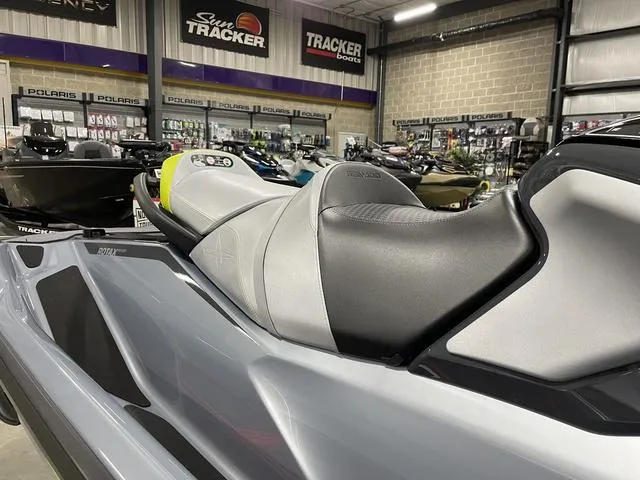 Slide: The Image of Sea-Doo RXT-X 2025 - 12