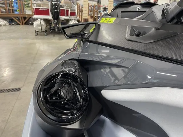 Slide: The Image of Sea-Doo RXT-X 2025 - 13