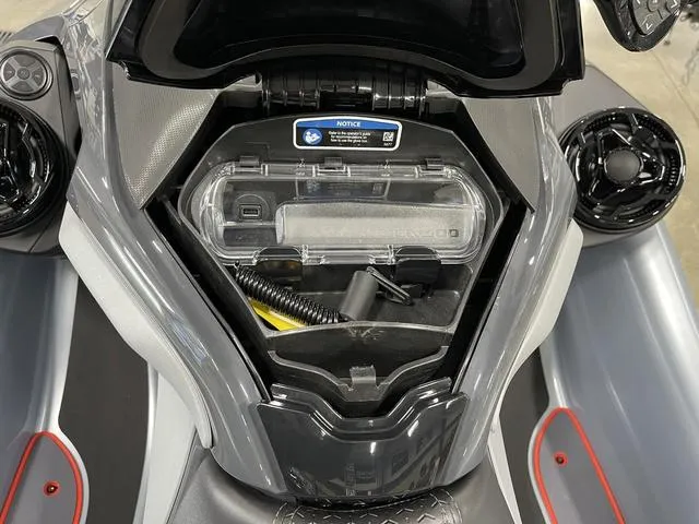 Slide: The Image of Sea-Doo RXT-X 2025 - 15