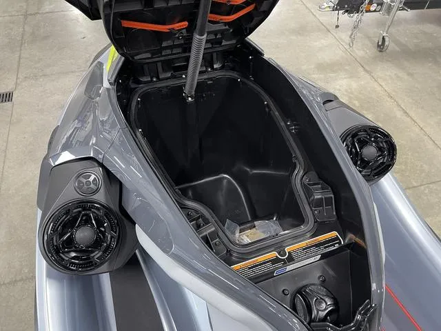 Slide: The Image of Sea-Doo RXT-X 2025 - 19