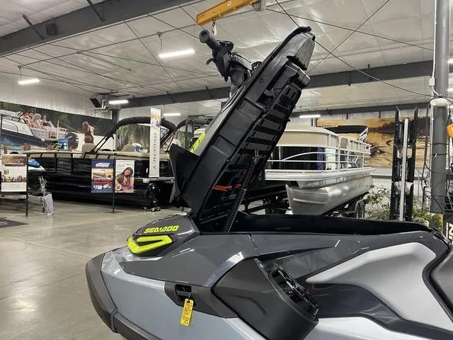 Slide: The Image of Sea-Doo RXT-X 2025 - 20