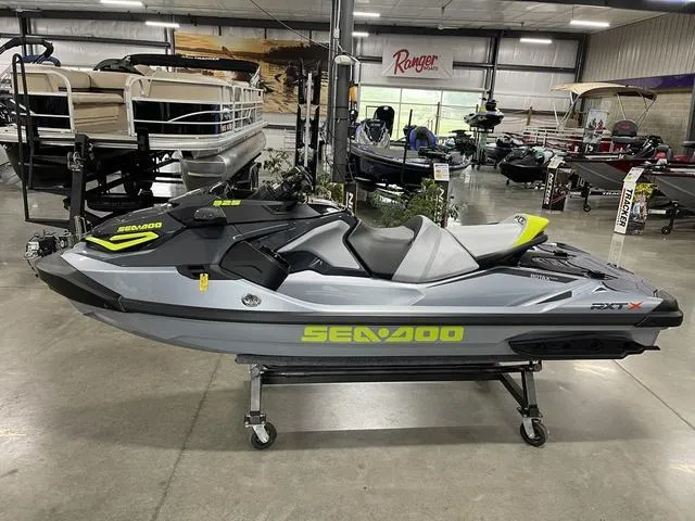 Slide: The Image of Sea-Doo RXT-X 2025 - 3