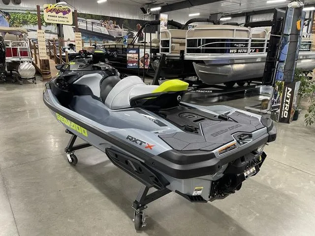 Slide: The Image of Sea-Doo RXT-X 2025 - 4