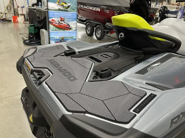 Slide: The Image of Sea-Doo RXT-X 2025 - 7