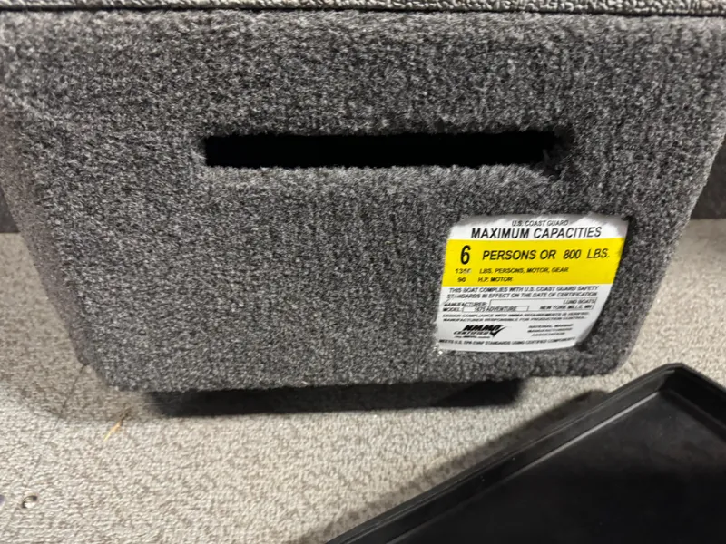 Slide: The Image of 2019 Lund 1675 Adventure Sport capacity label, 6 persons or 800 lbs limit. - 11